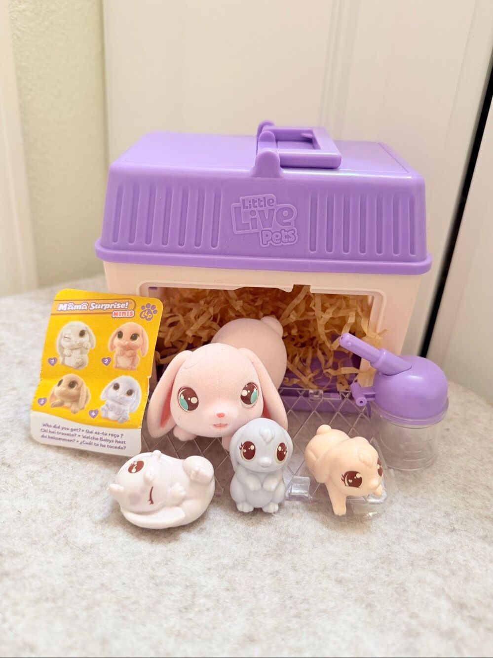 Little Live Pets - Mama Surprise Minis. Feed and Nurture a Lil' Bunny Inside